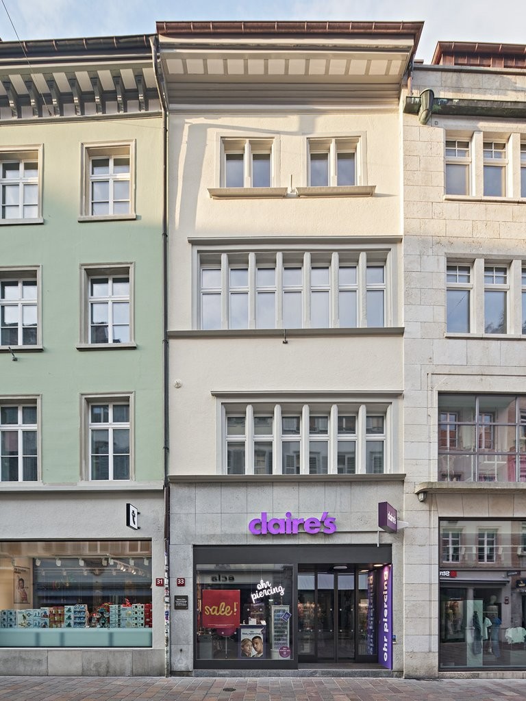 46m² shop