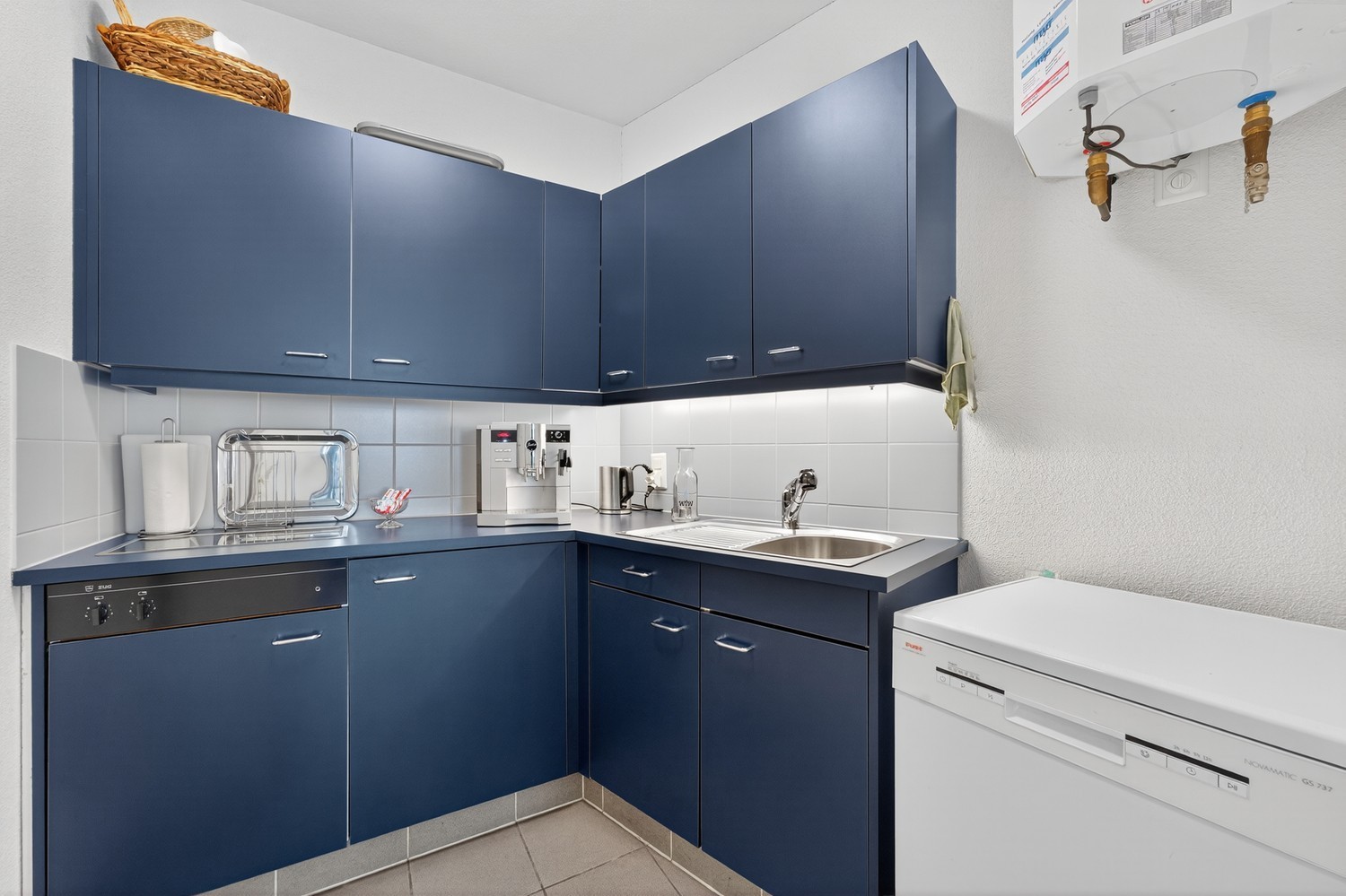 200m² office