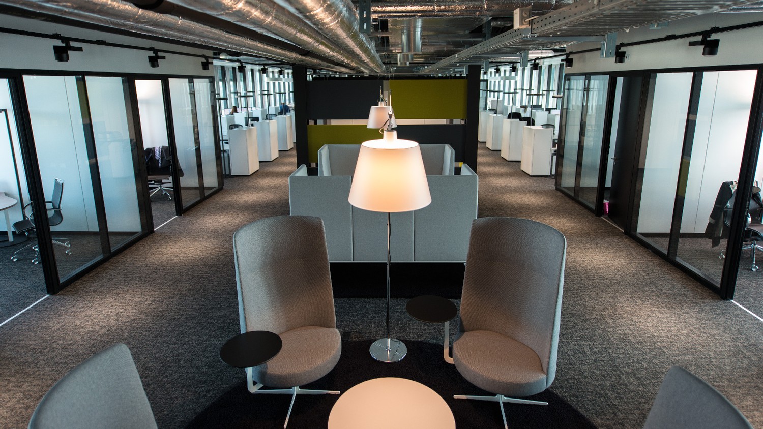 730m² office
