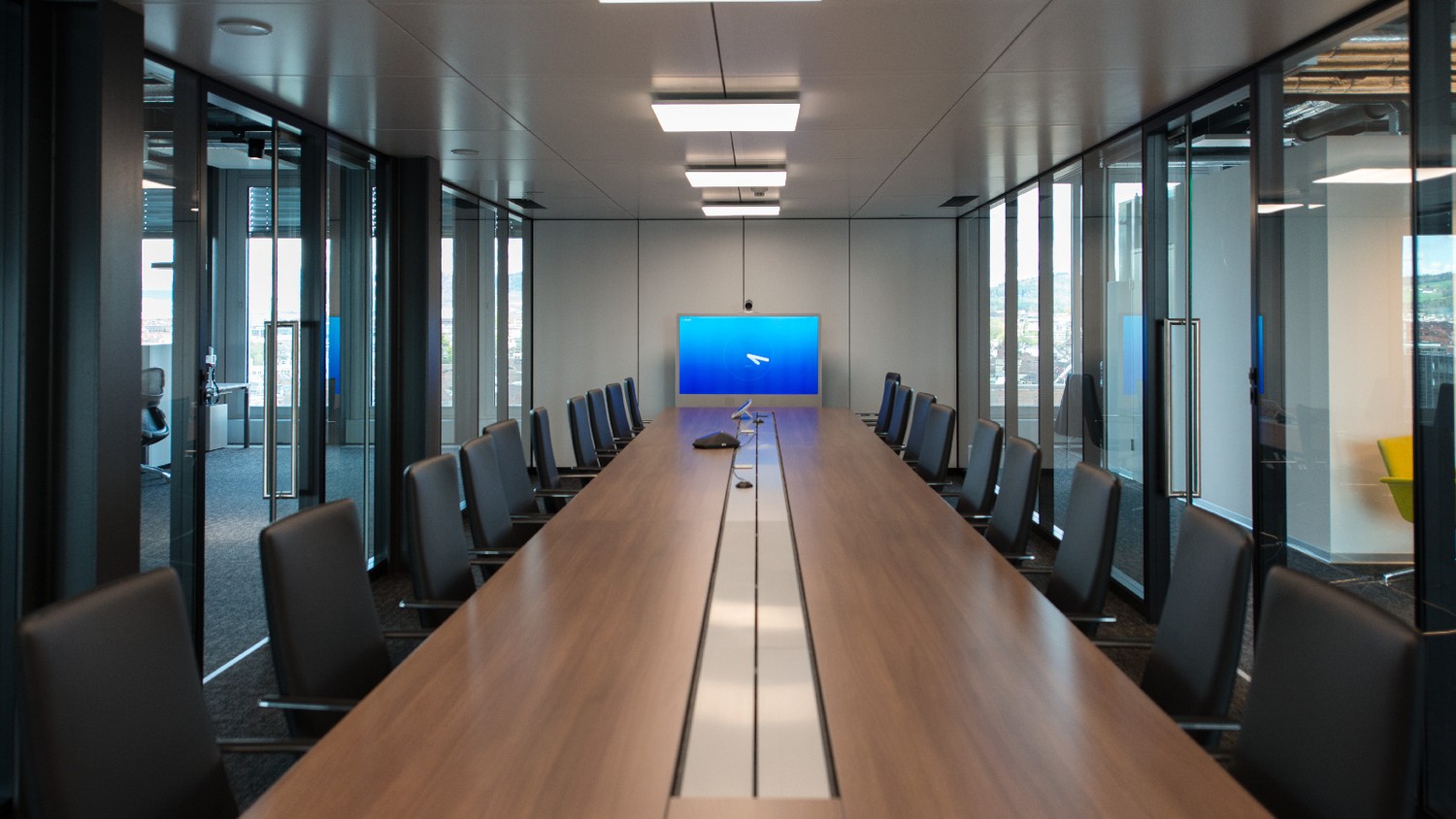 730m² office