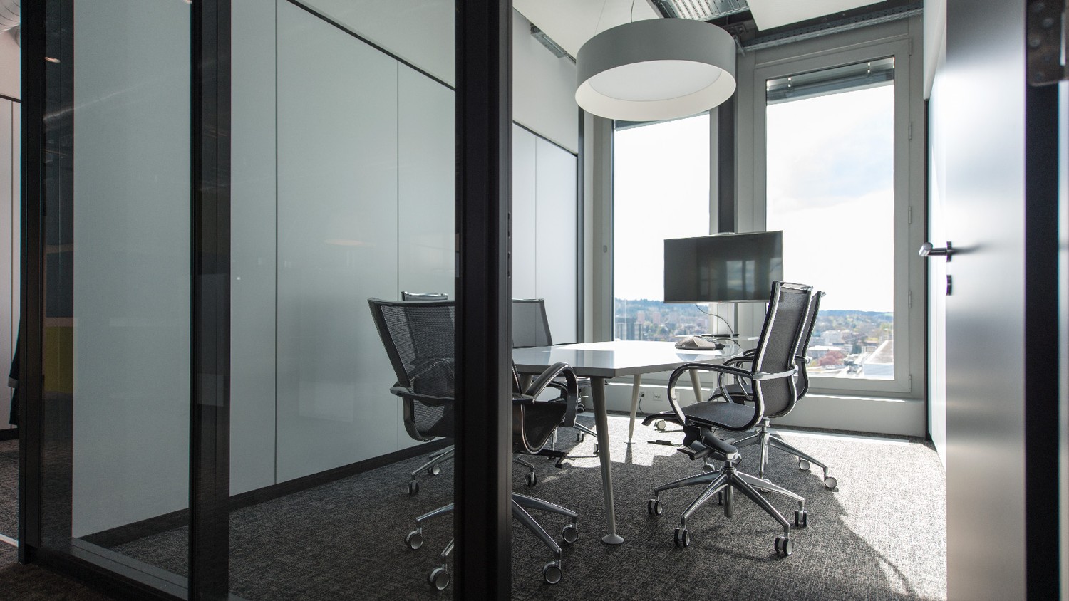730m² office