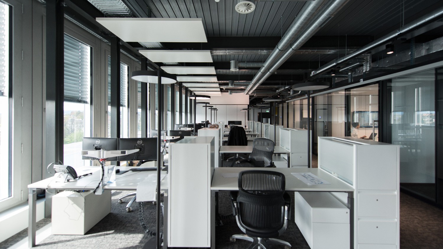 730m² office