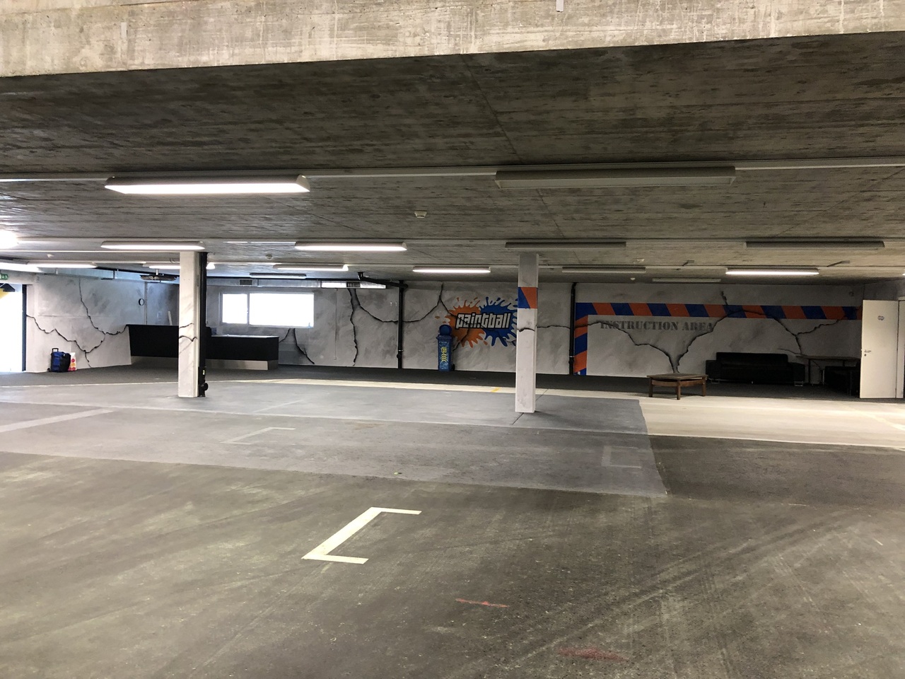 250m² storage room