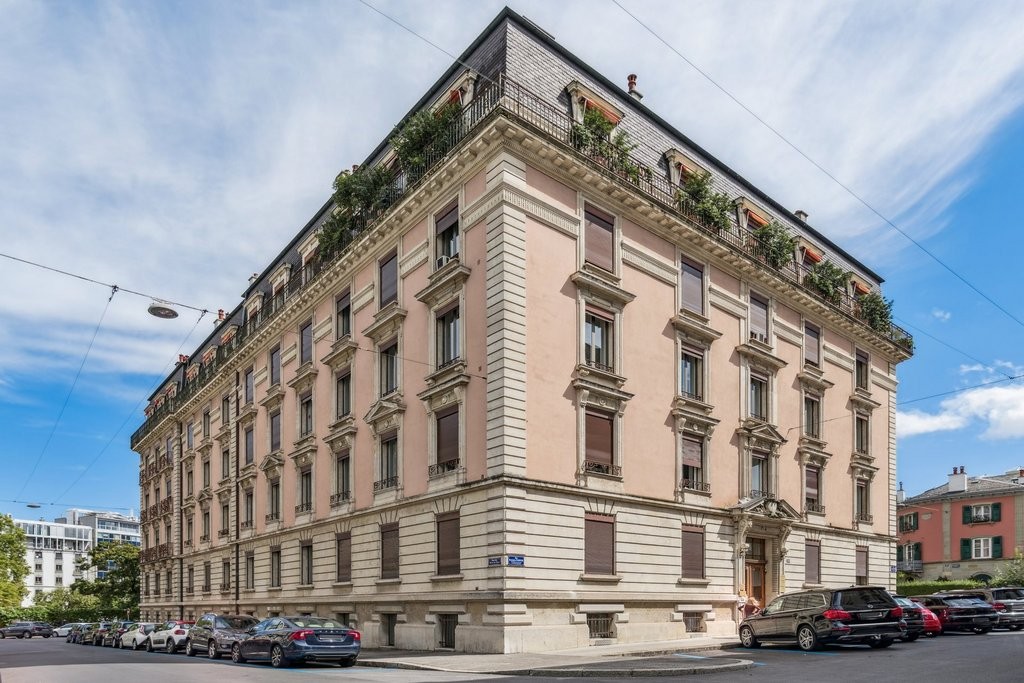 8-Zimmer-Wohnung