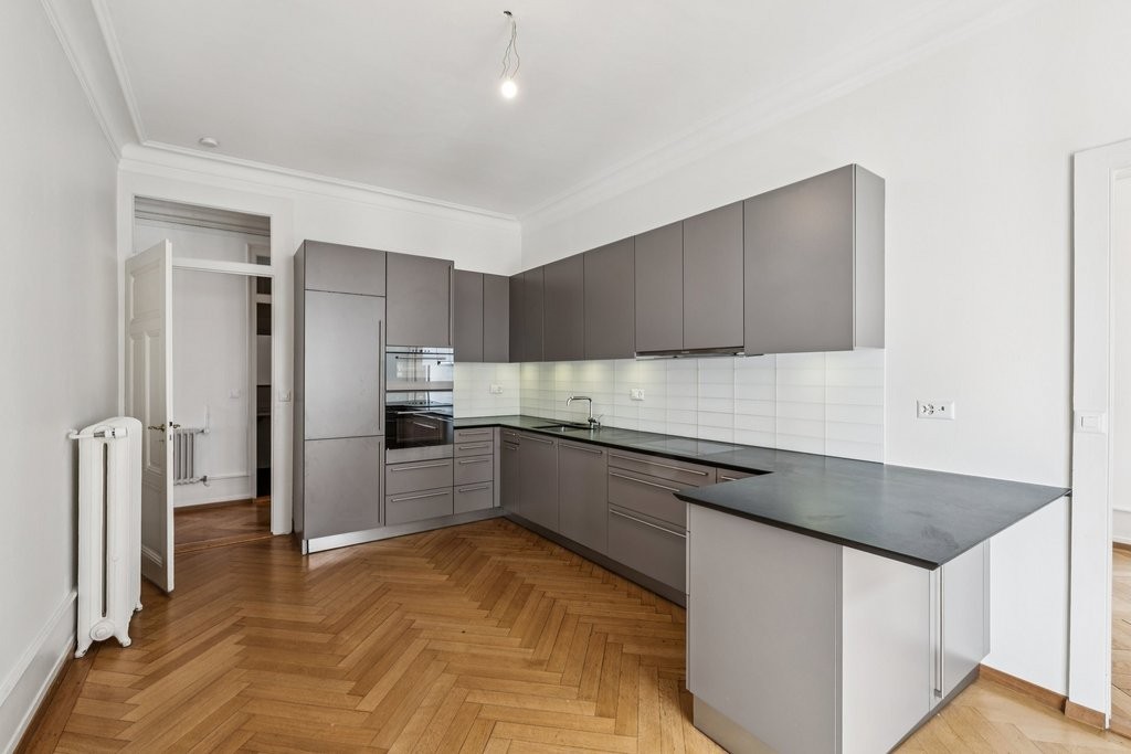 8-Zimmer-Wohnung