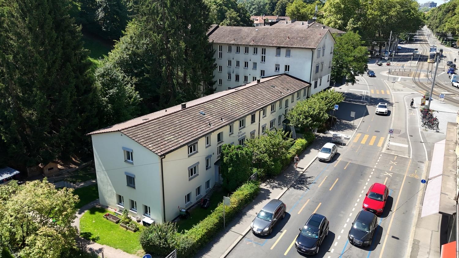 Commercial, Foto 1 von 7