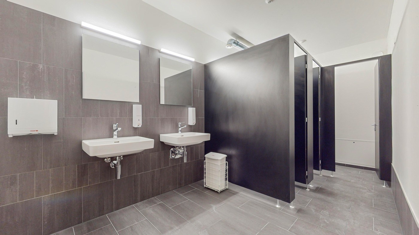 185m² office