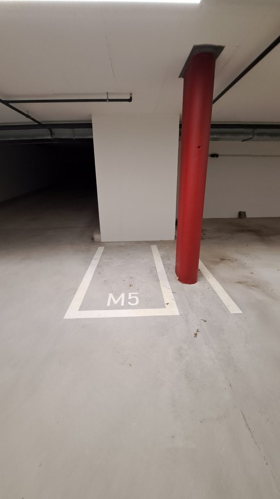 Covered bike parking, Foto 1 von 3