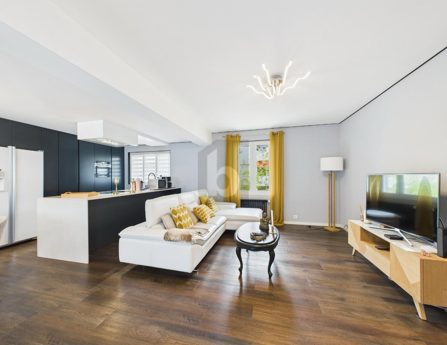 8 ½ Zimmer Villa, Foto 1 von 4