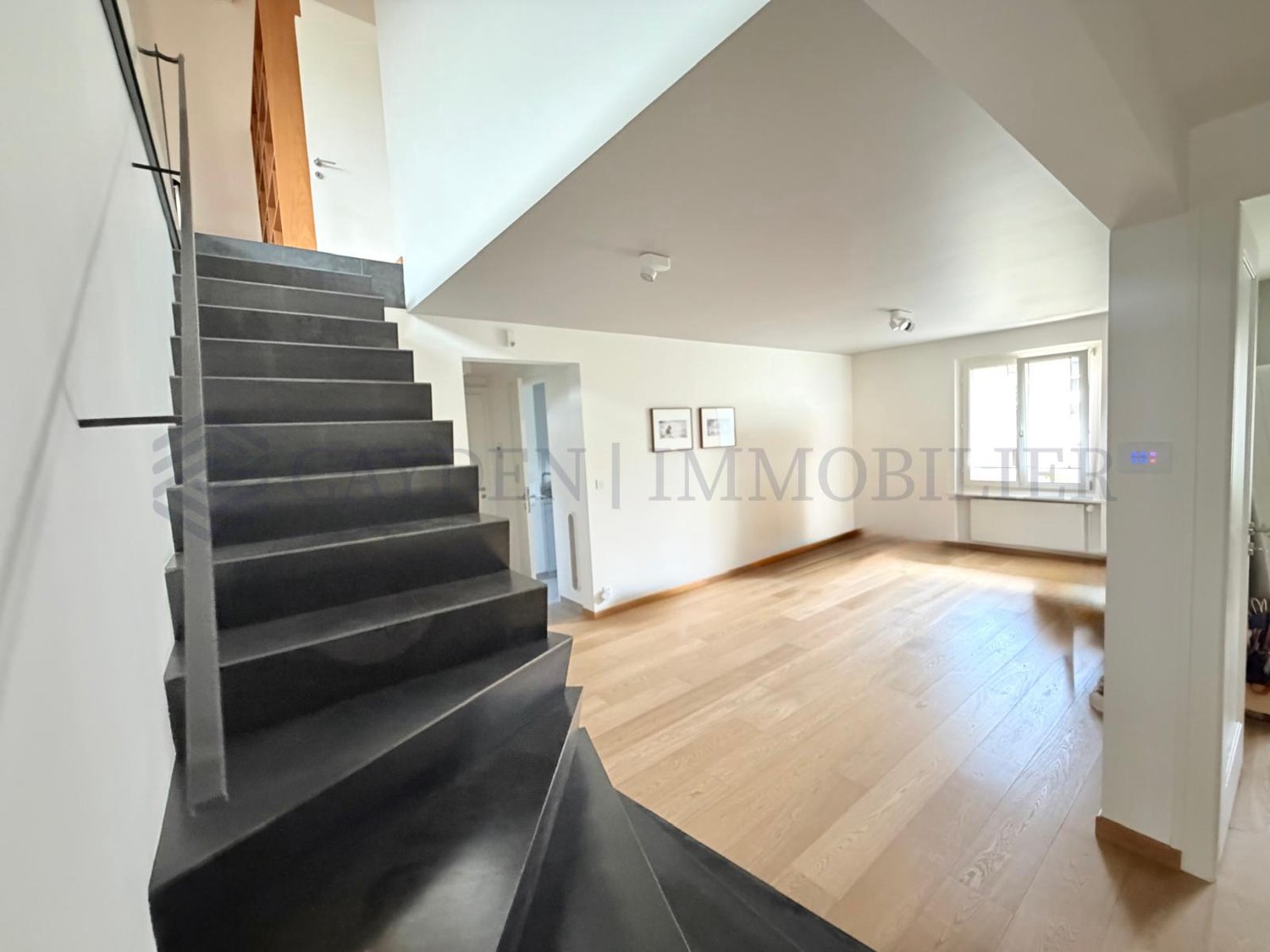 6 rooms apartment