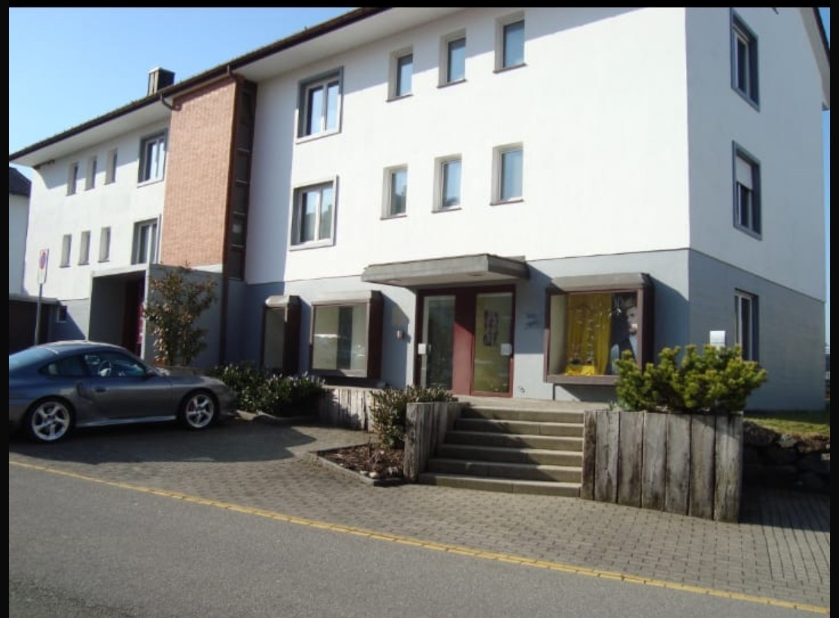 70m² commercial