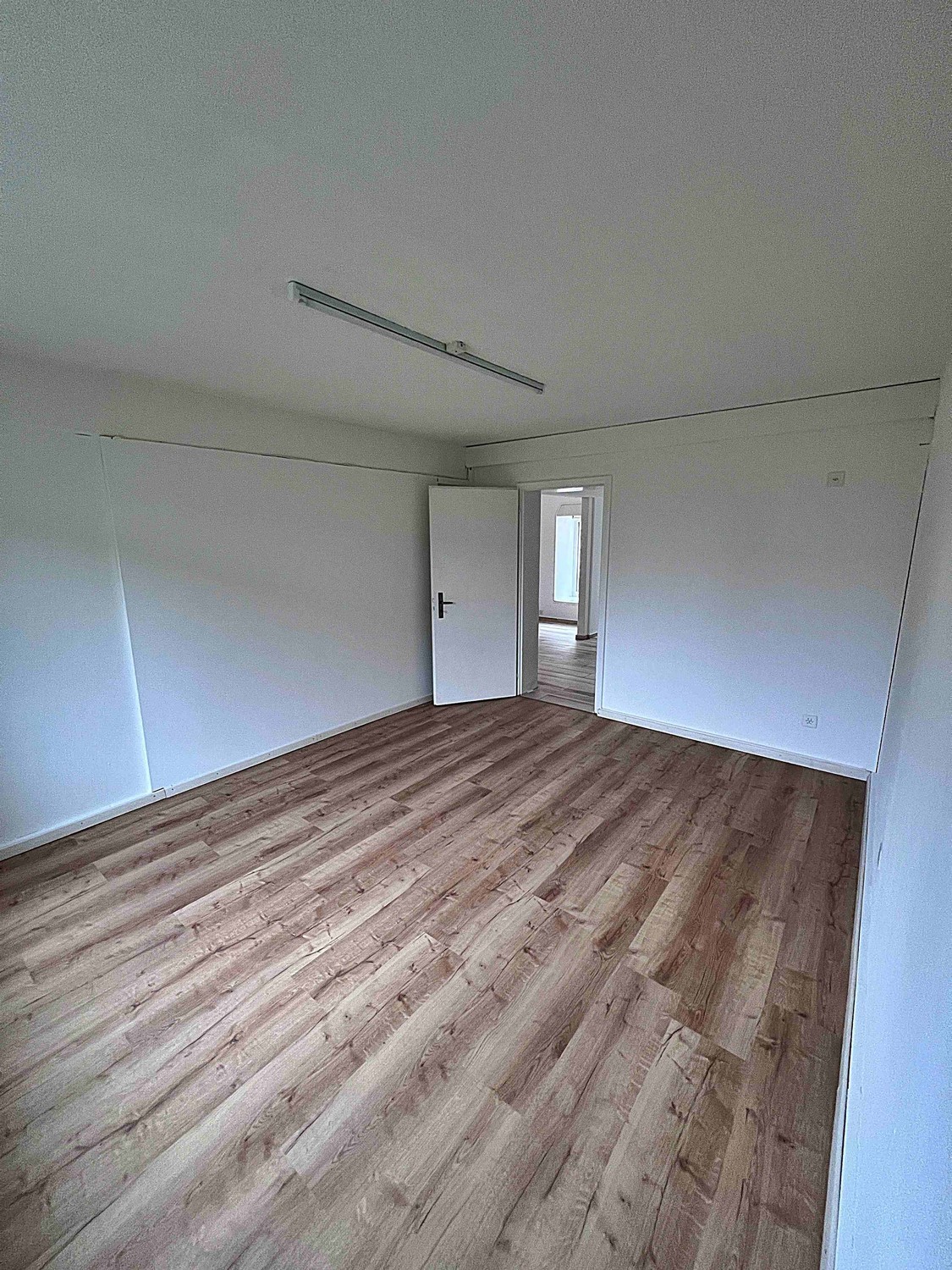 70m² commercial