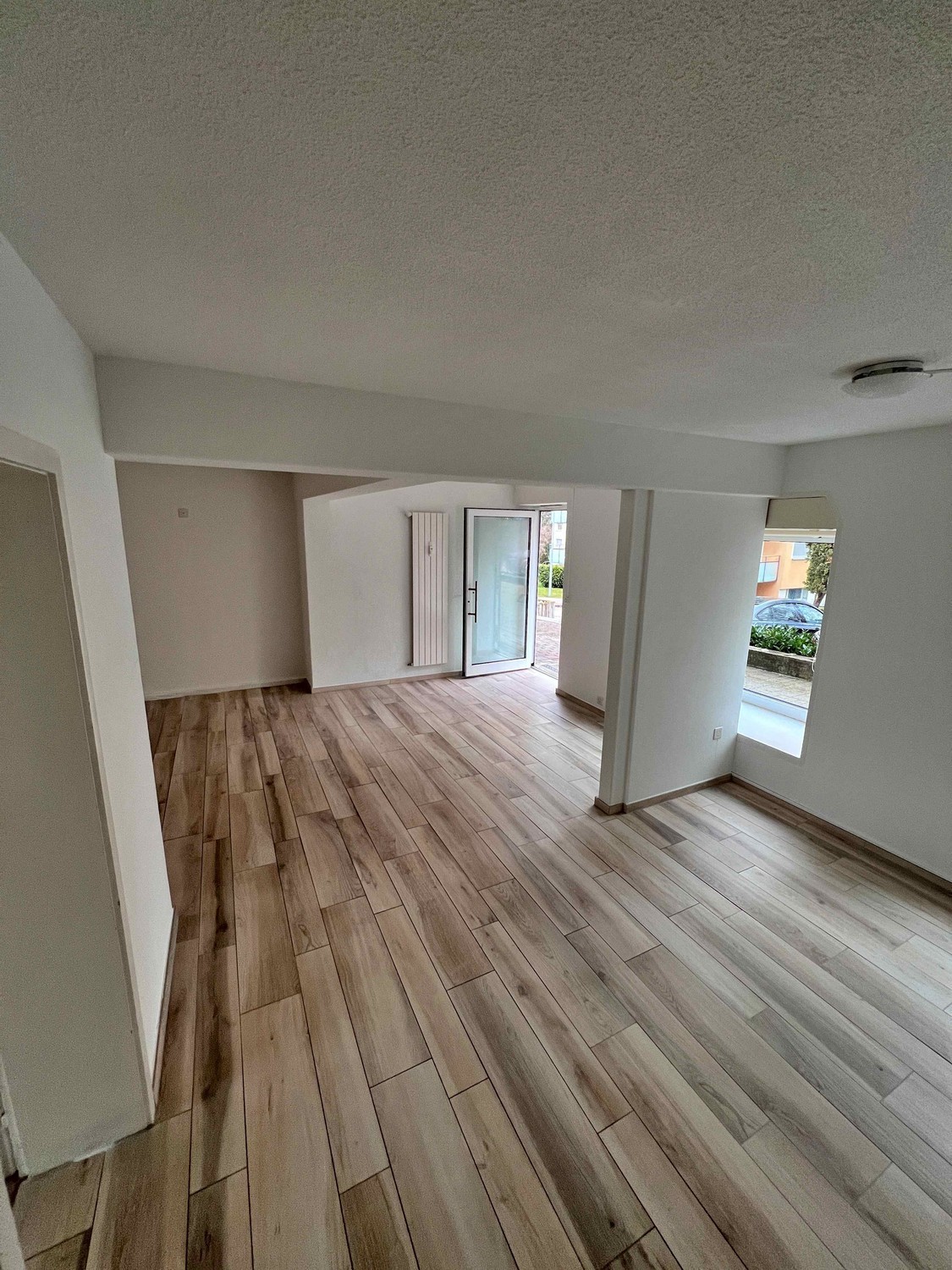 70m² commercial