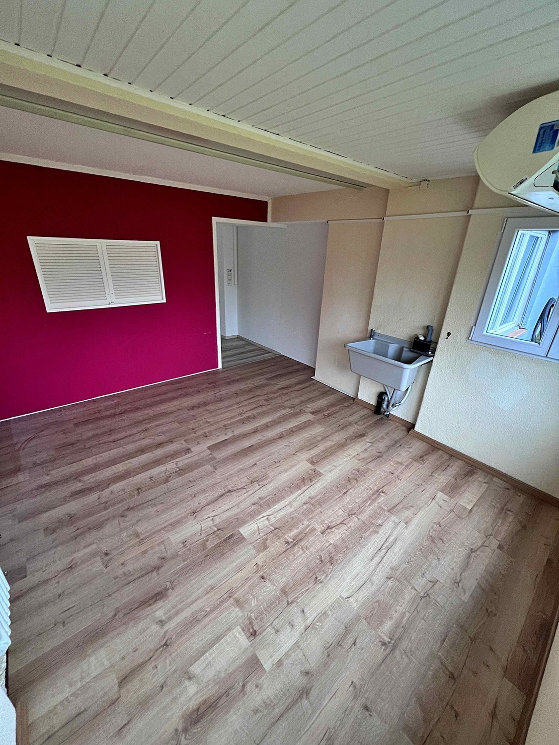 70m² commercial