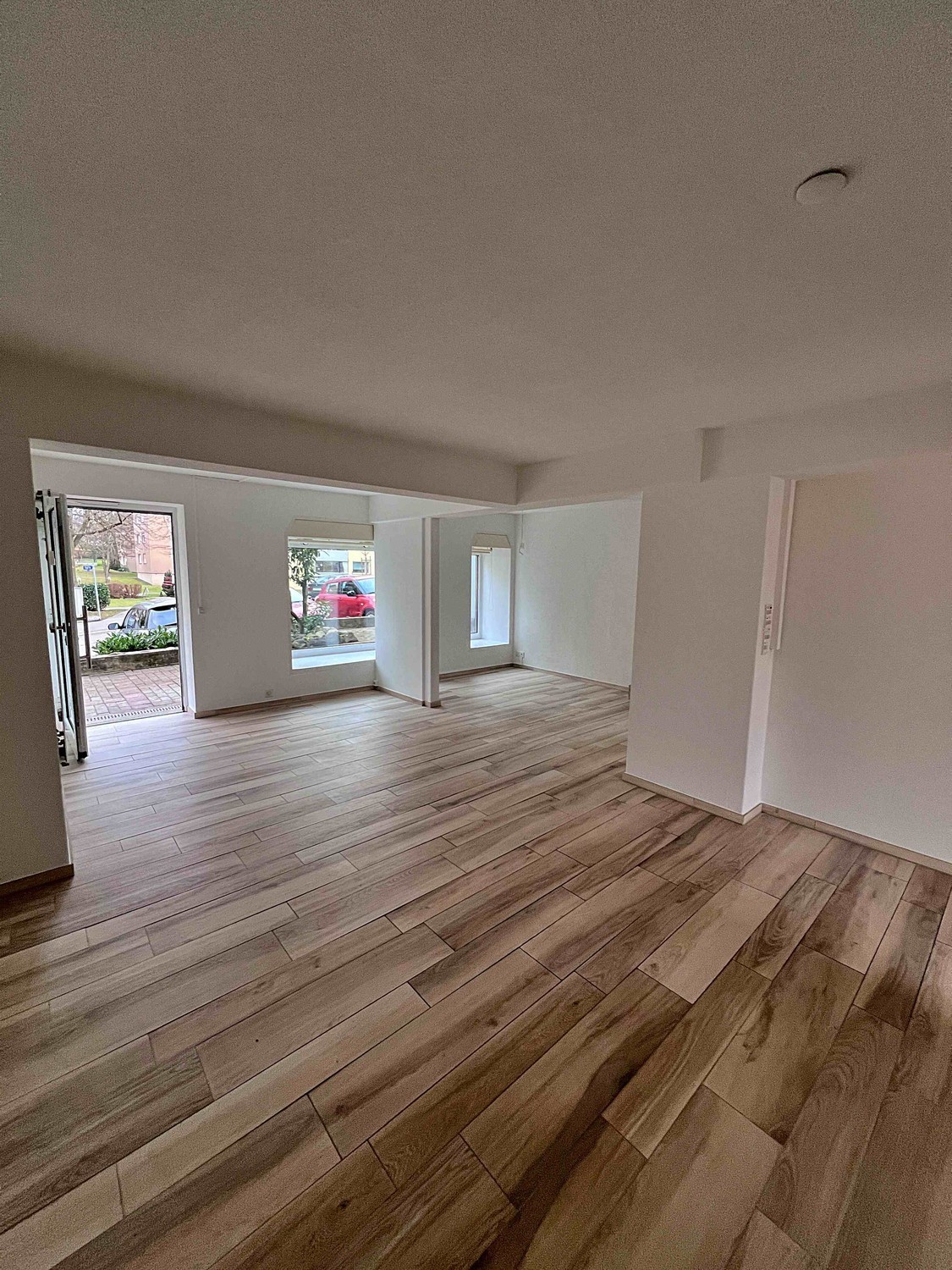 70m² commercial