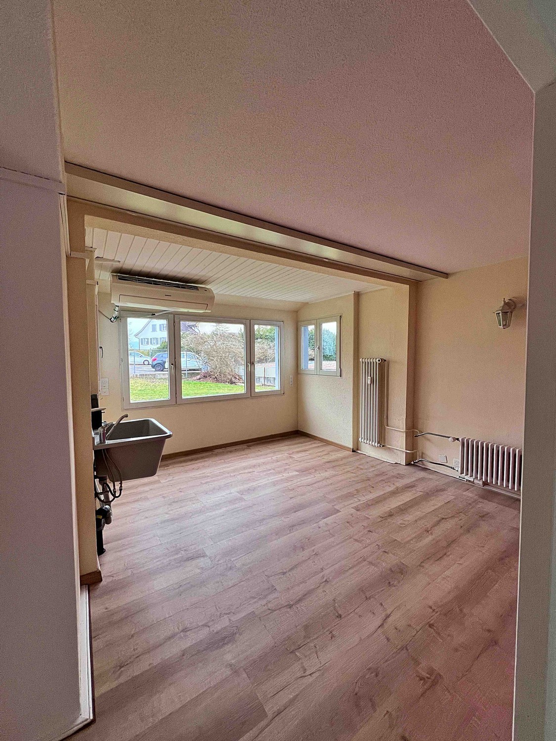 70m² commercial