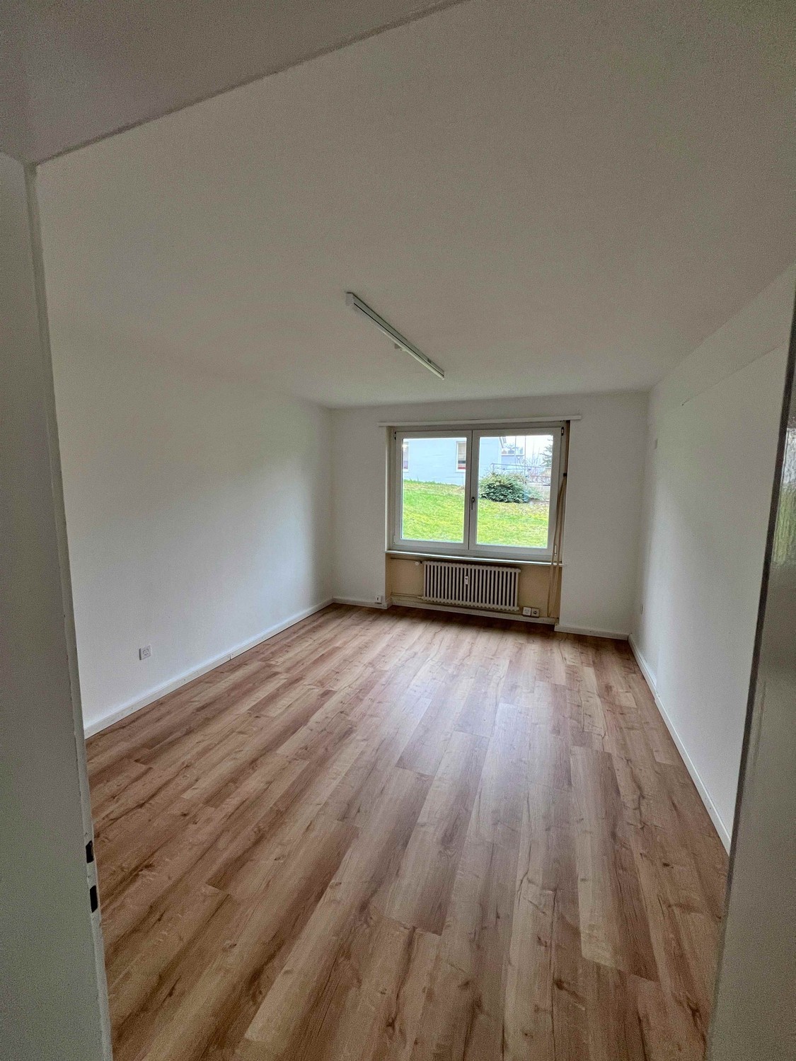 70m² commercial