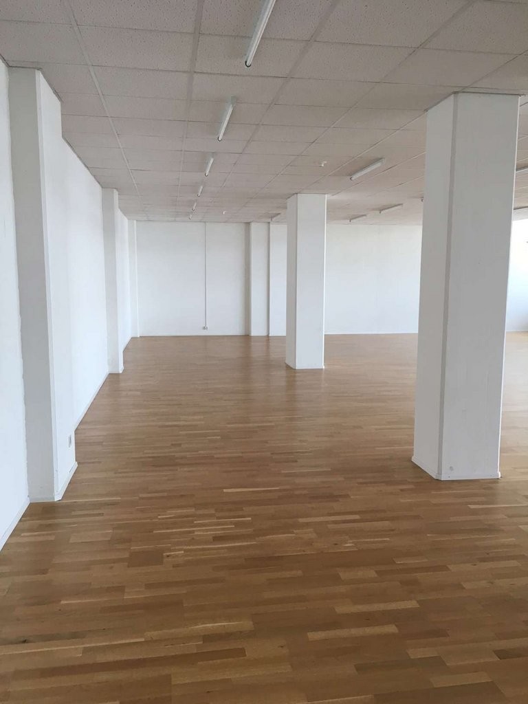 191m² office