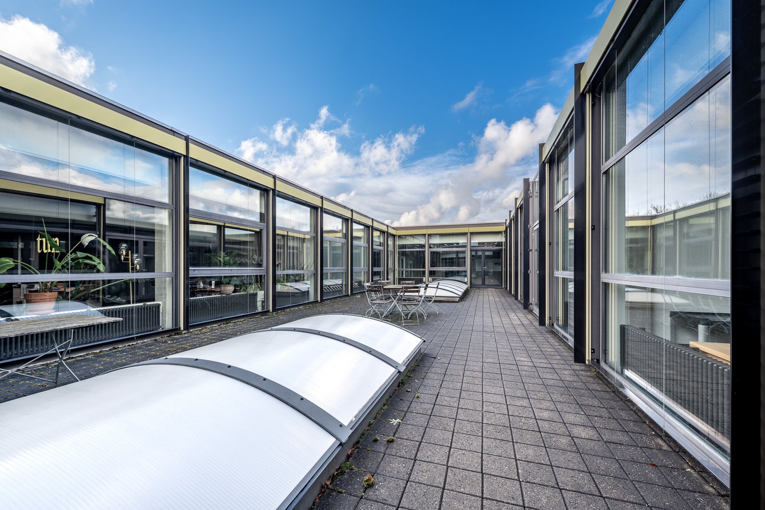 91m² office