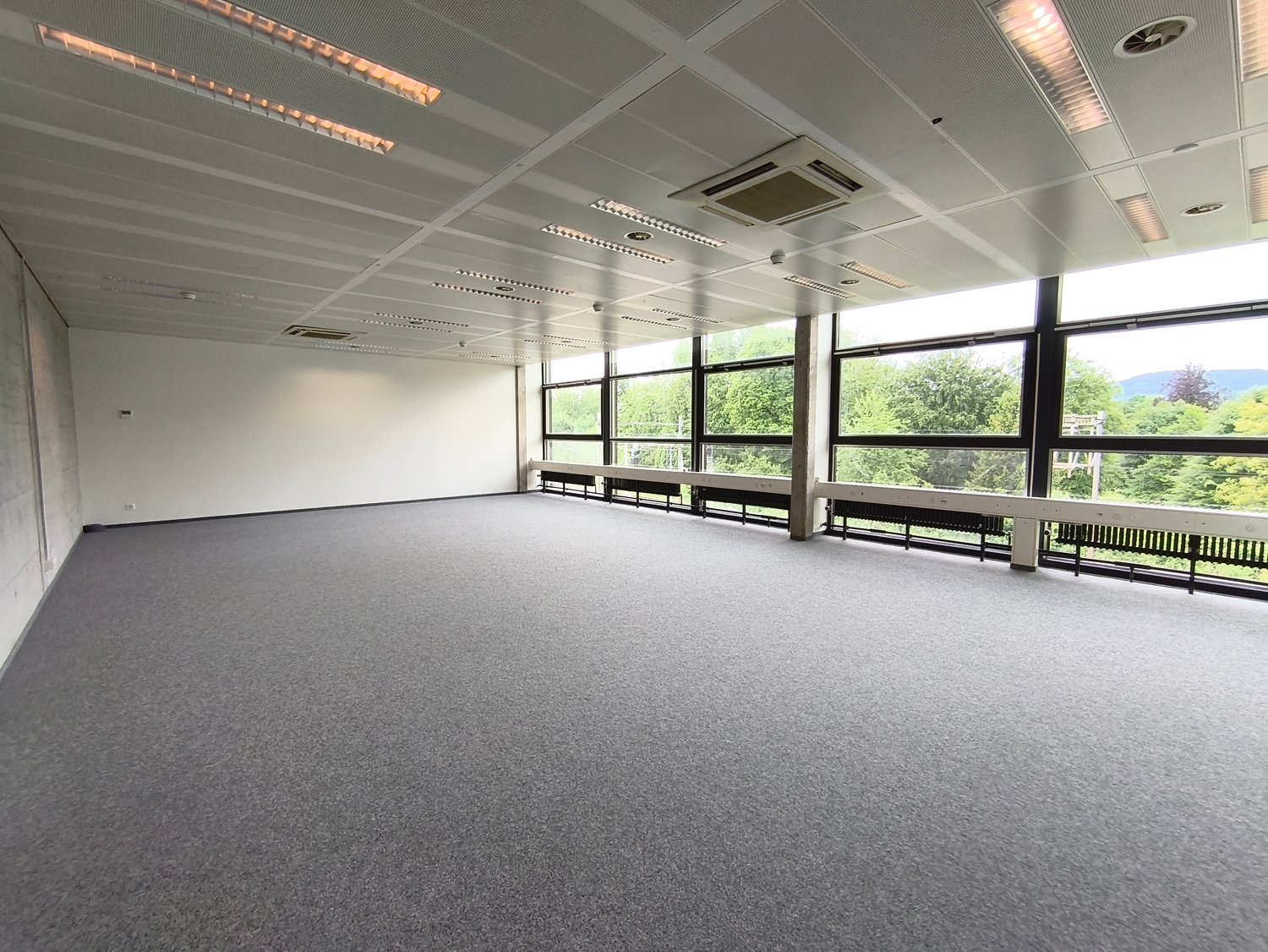 91m² office