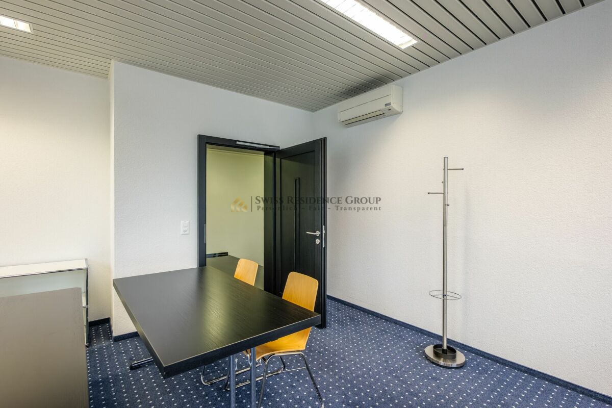 243m² commercial