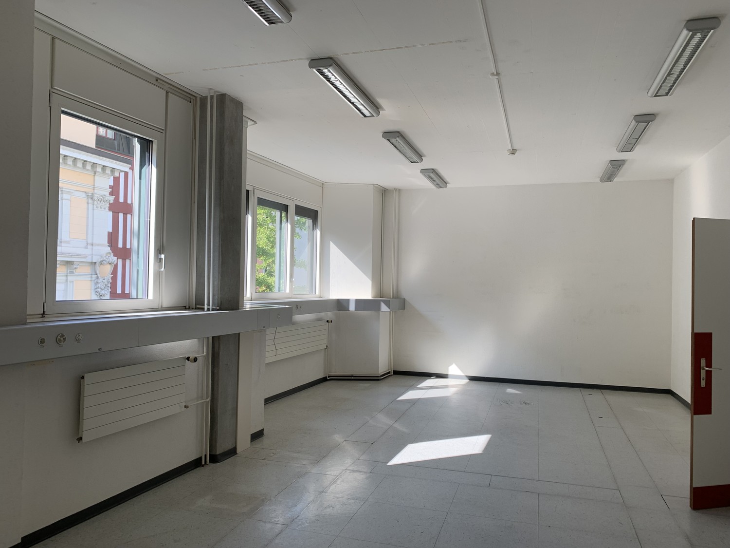 125m² office