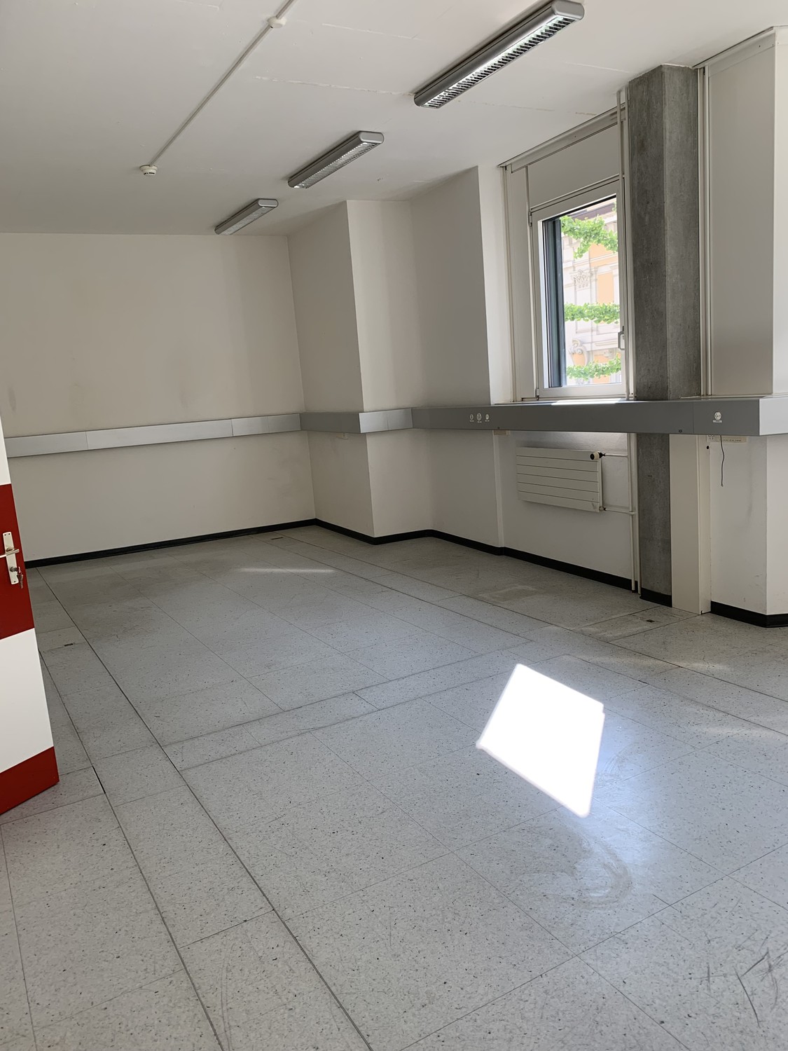 125m² office