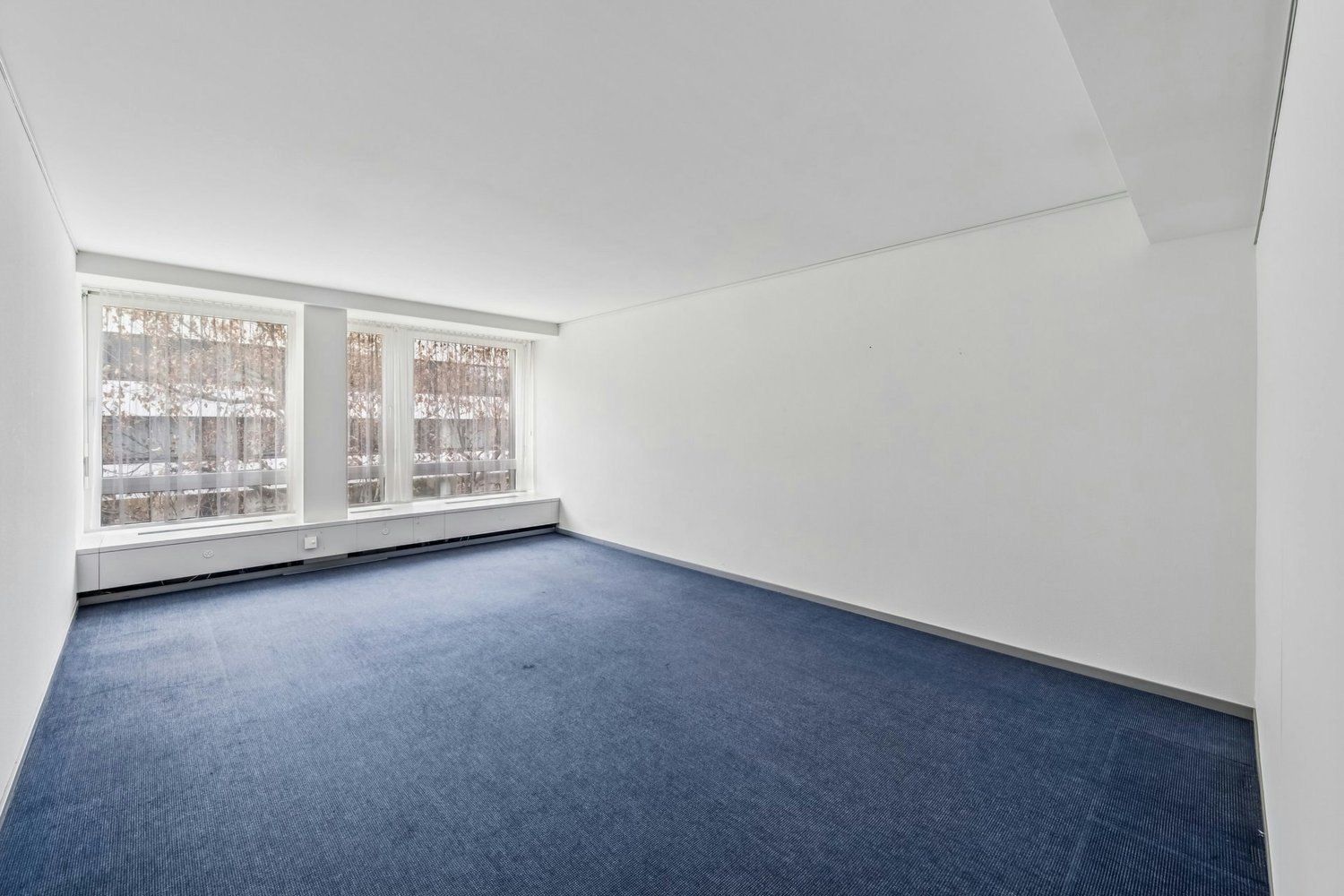 300m² office