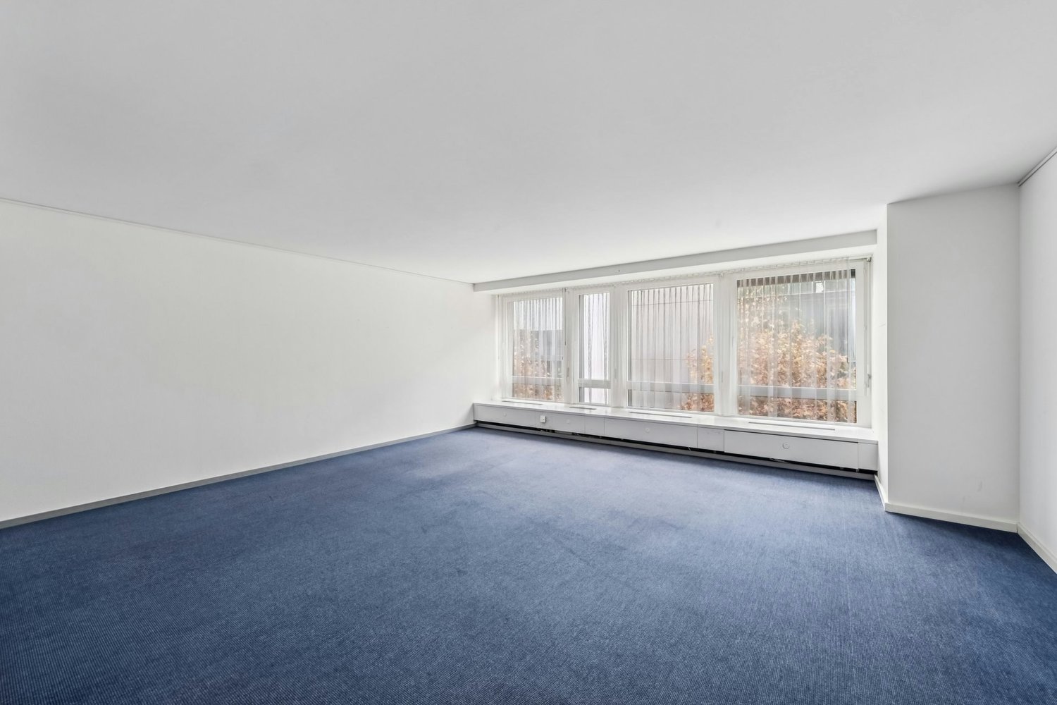 300m² office