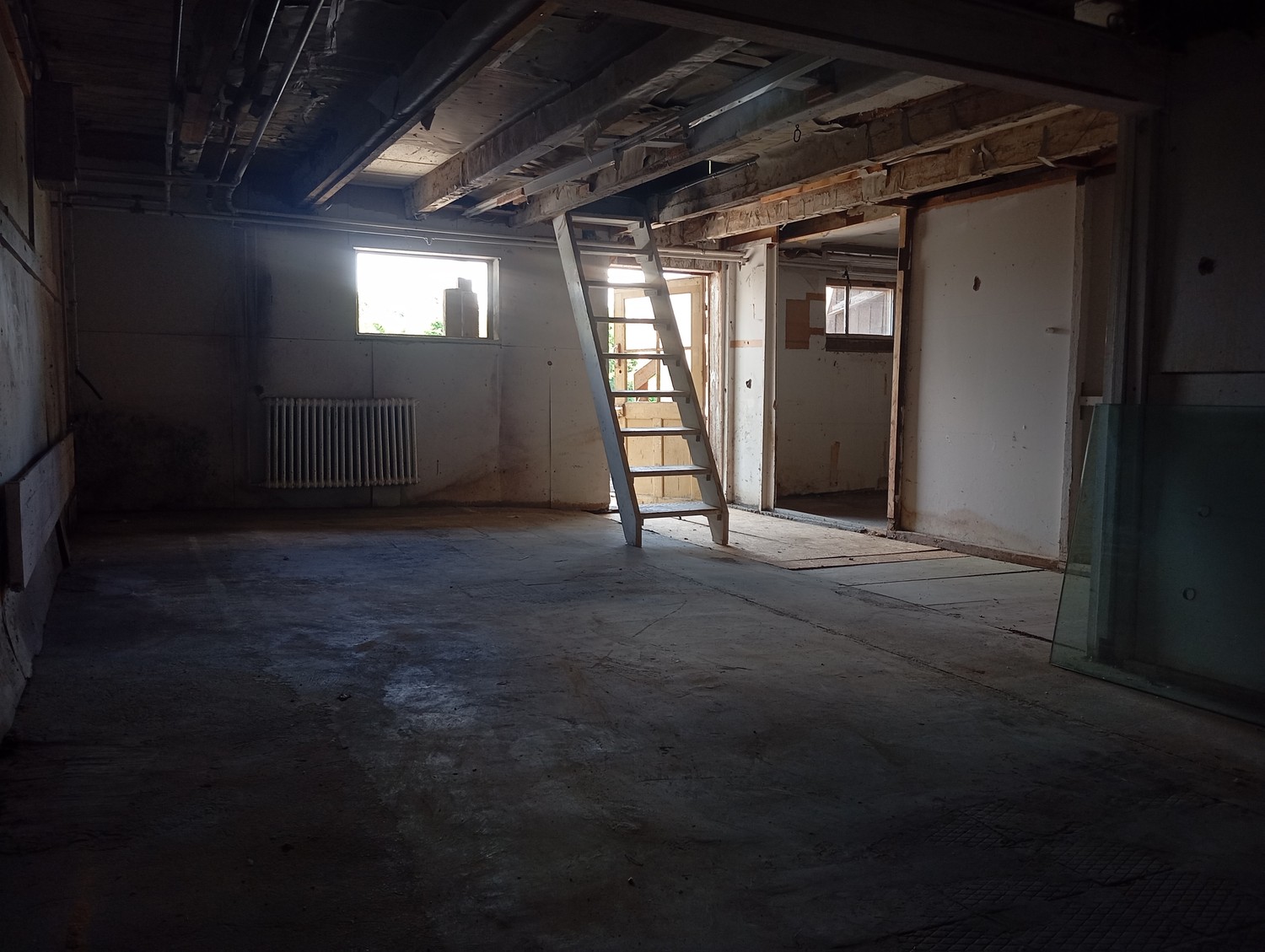 65m² commercial