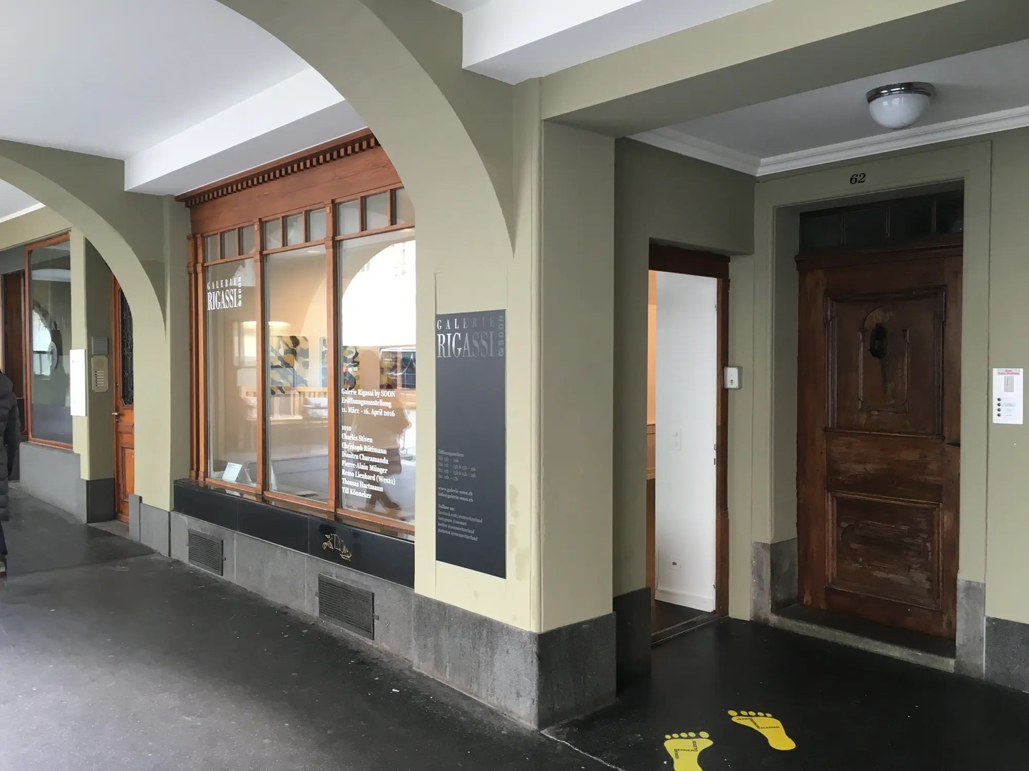 90m² commercial
