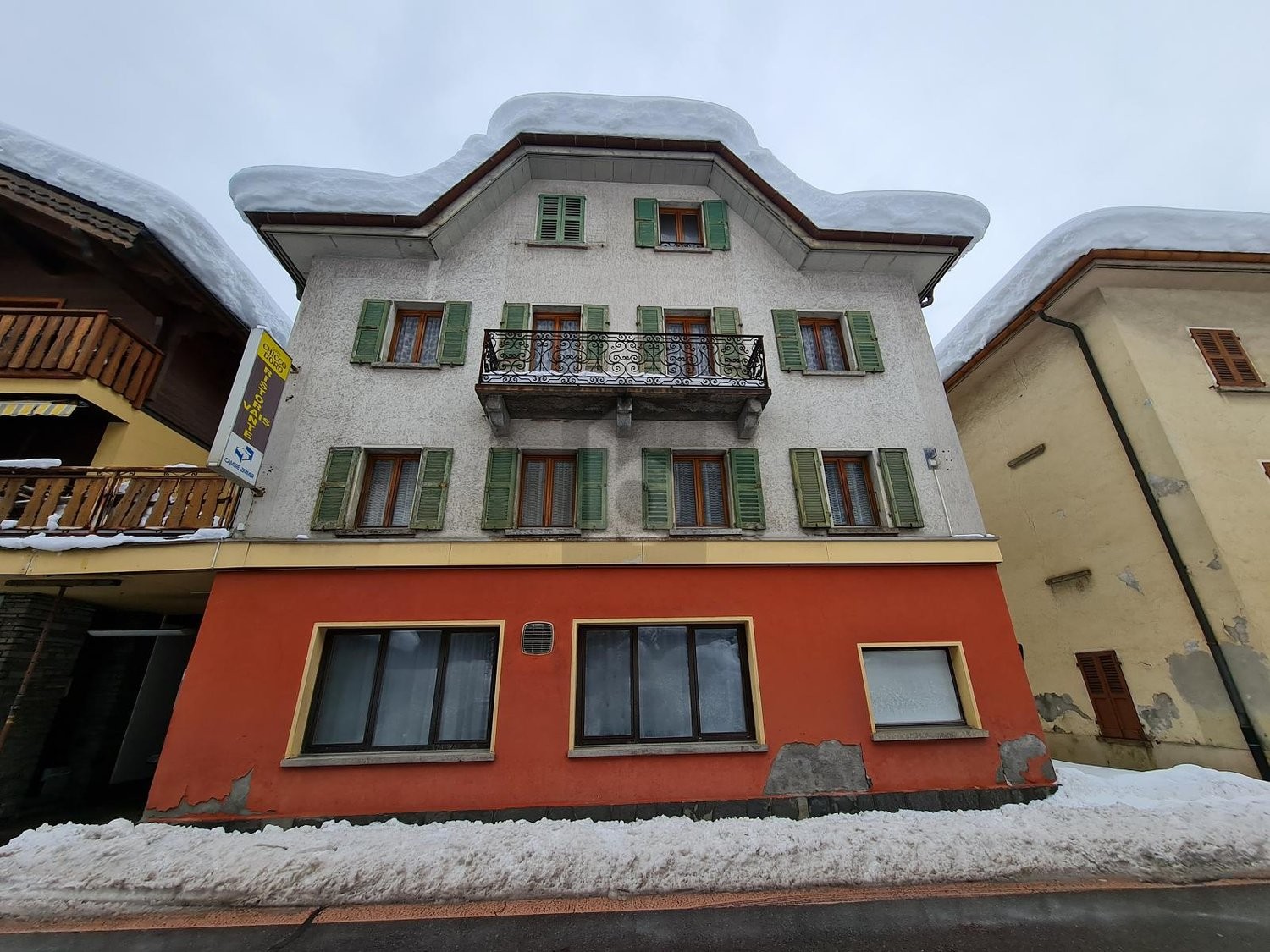 12-Zimmer-Einfamilienhaus, Foto 2 von 4