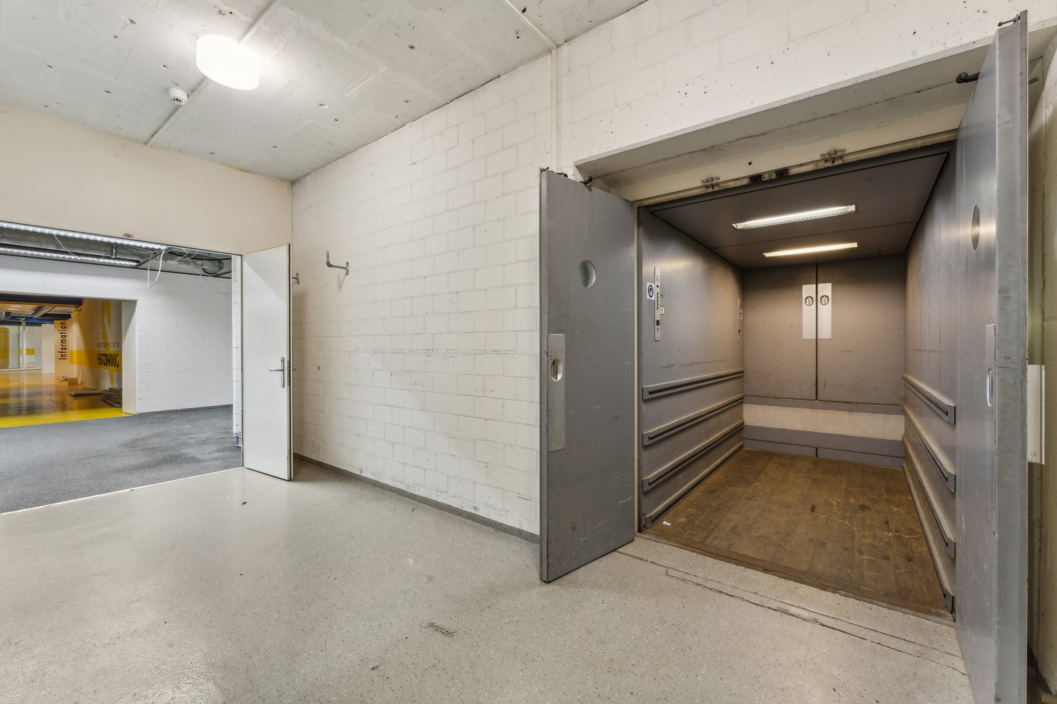 625m² bureau