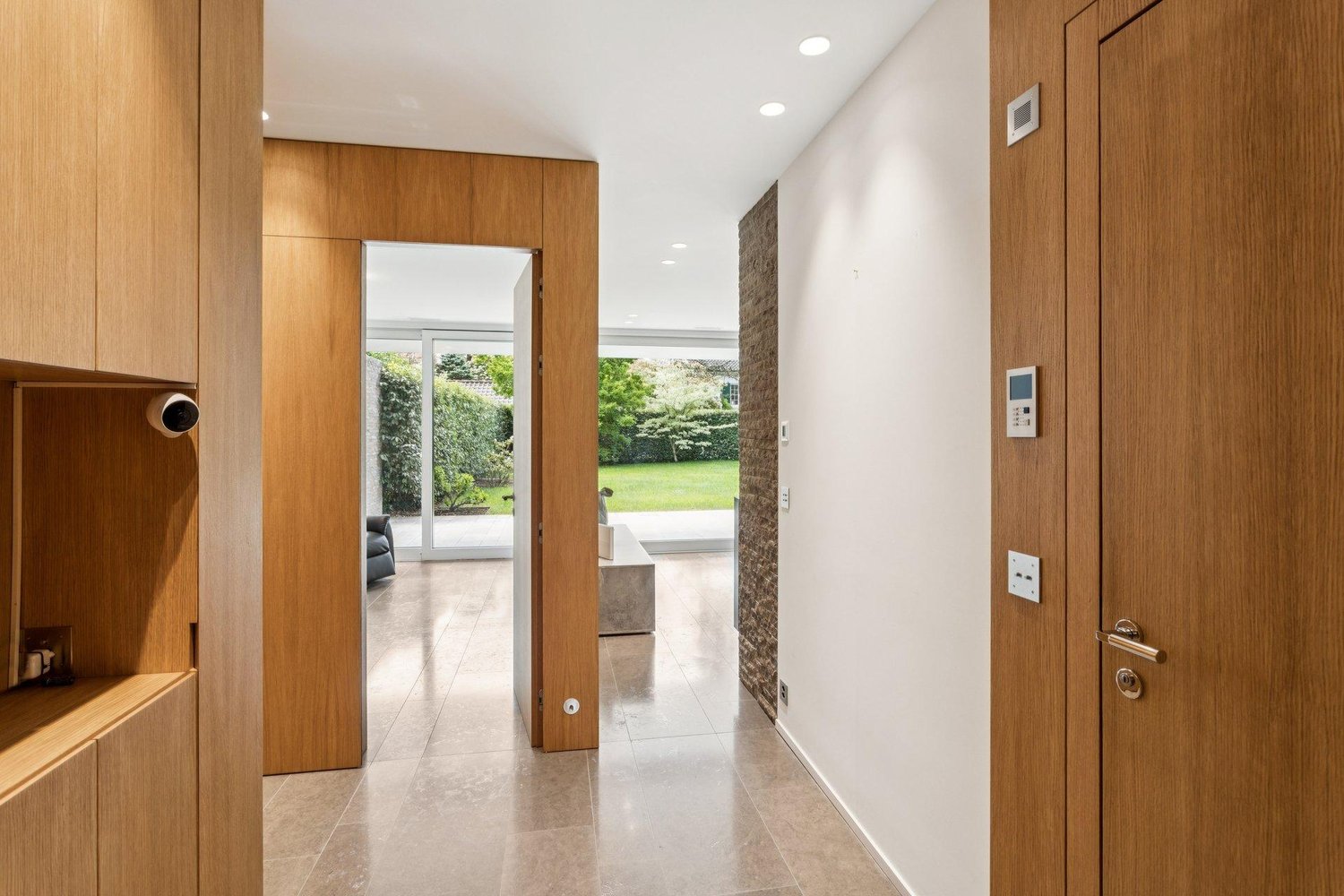 6 rooms apartment