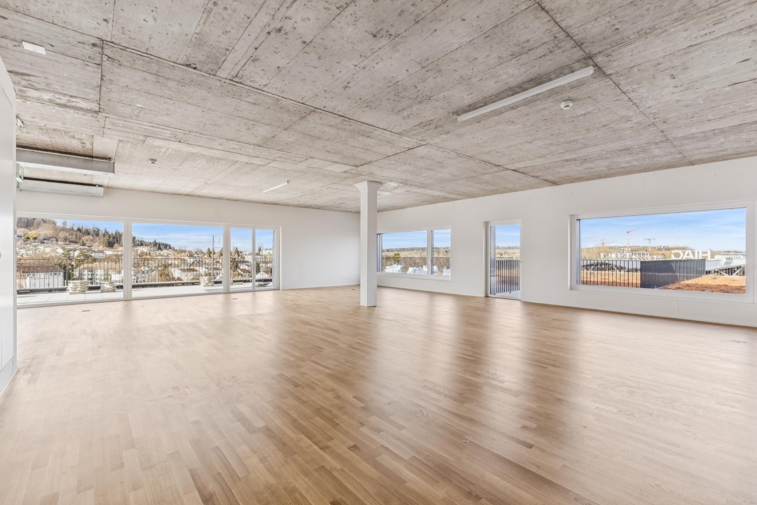 136m² office