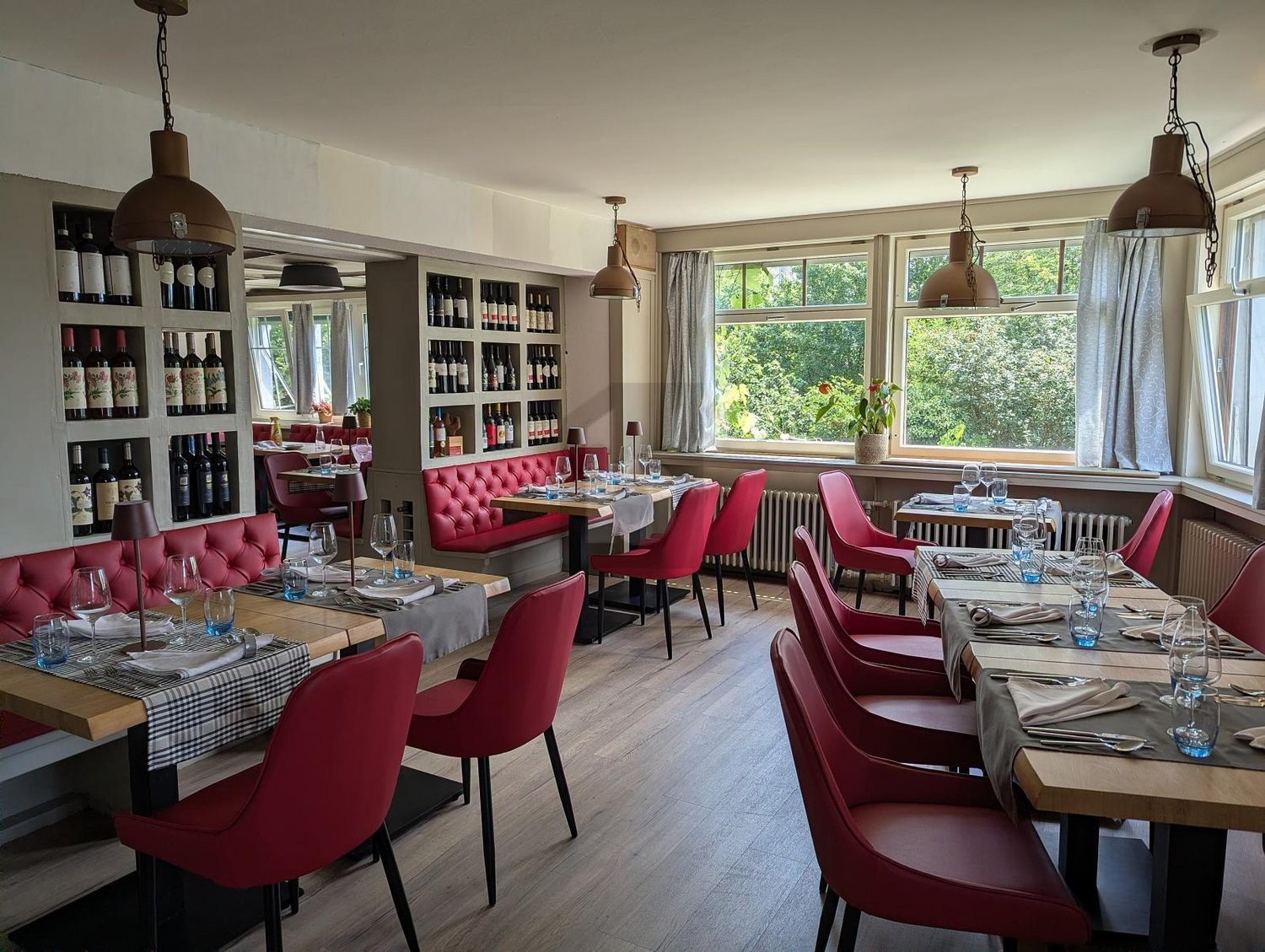 390m² restaurant