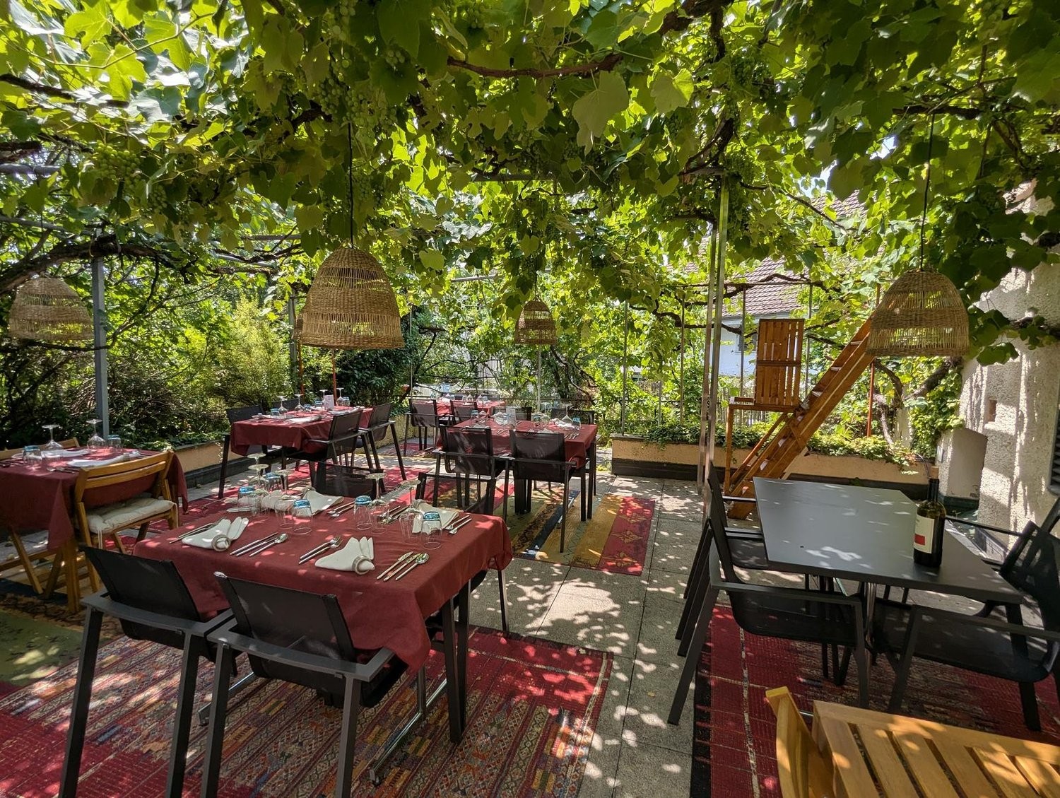 390m² restaurant