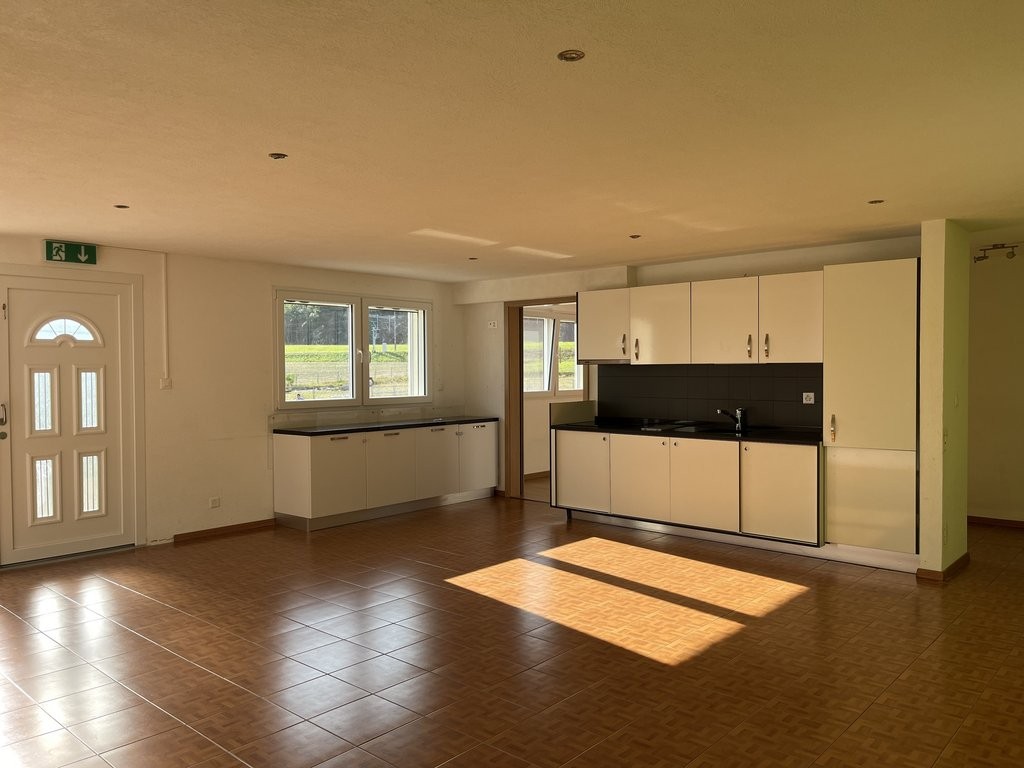 190m² commercial