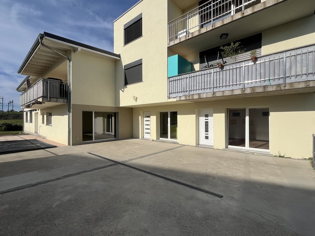 190m² commercial