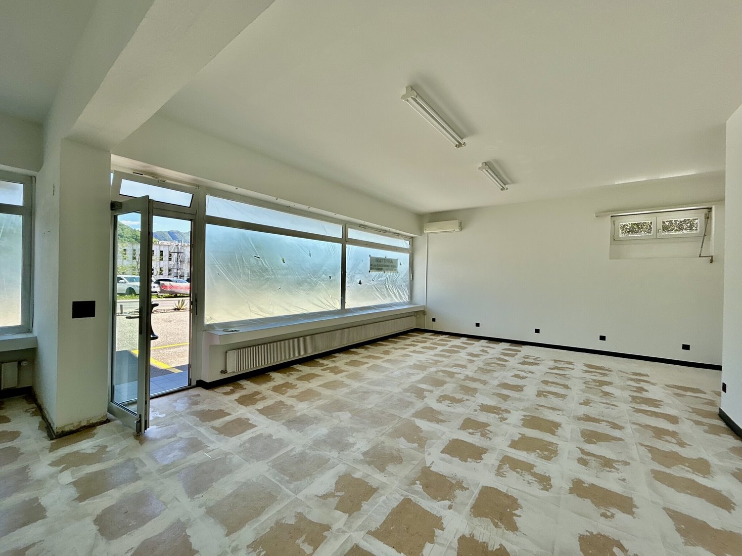 78m² Wohn- / Geschäftsgebäude, Foto 2 von 9