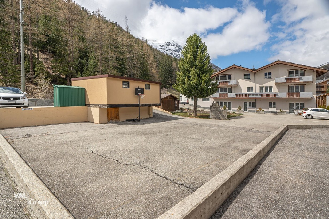 743m² building land