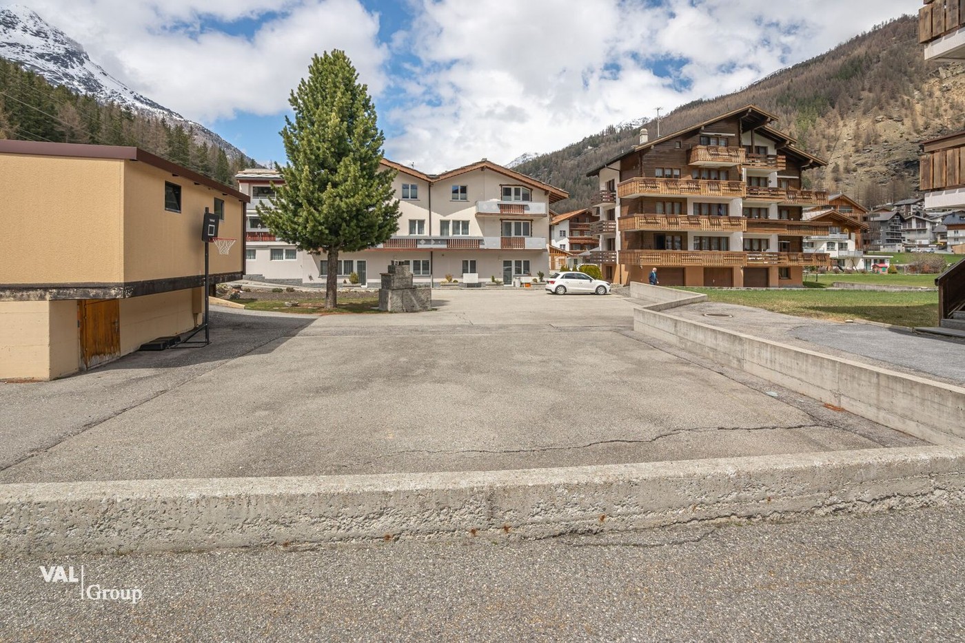 743m² building land