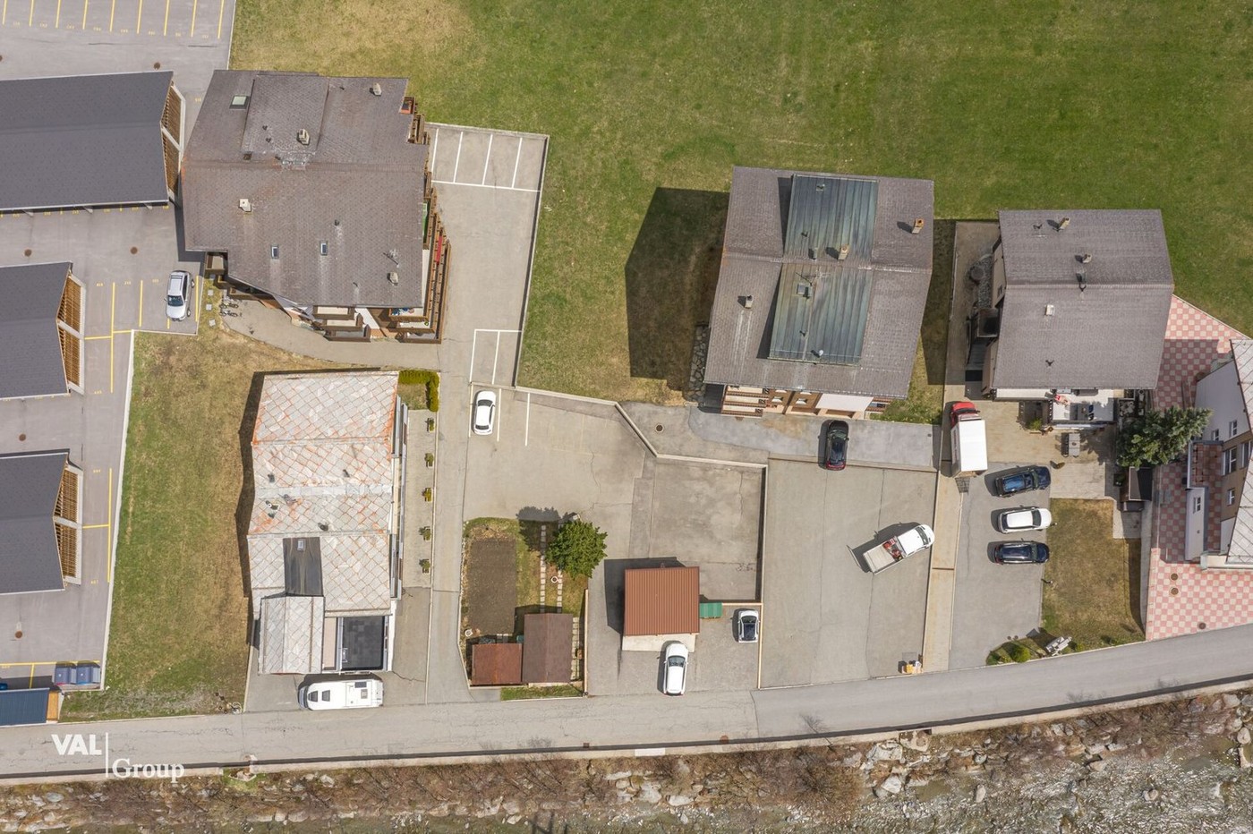 743m² building land