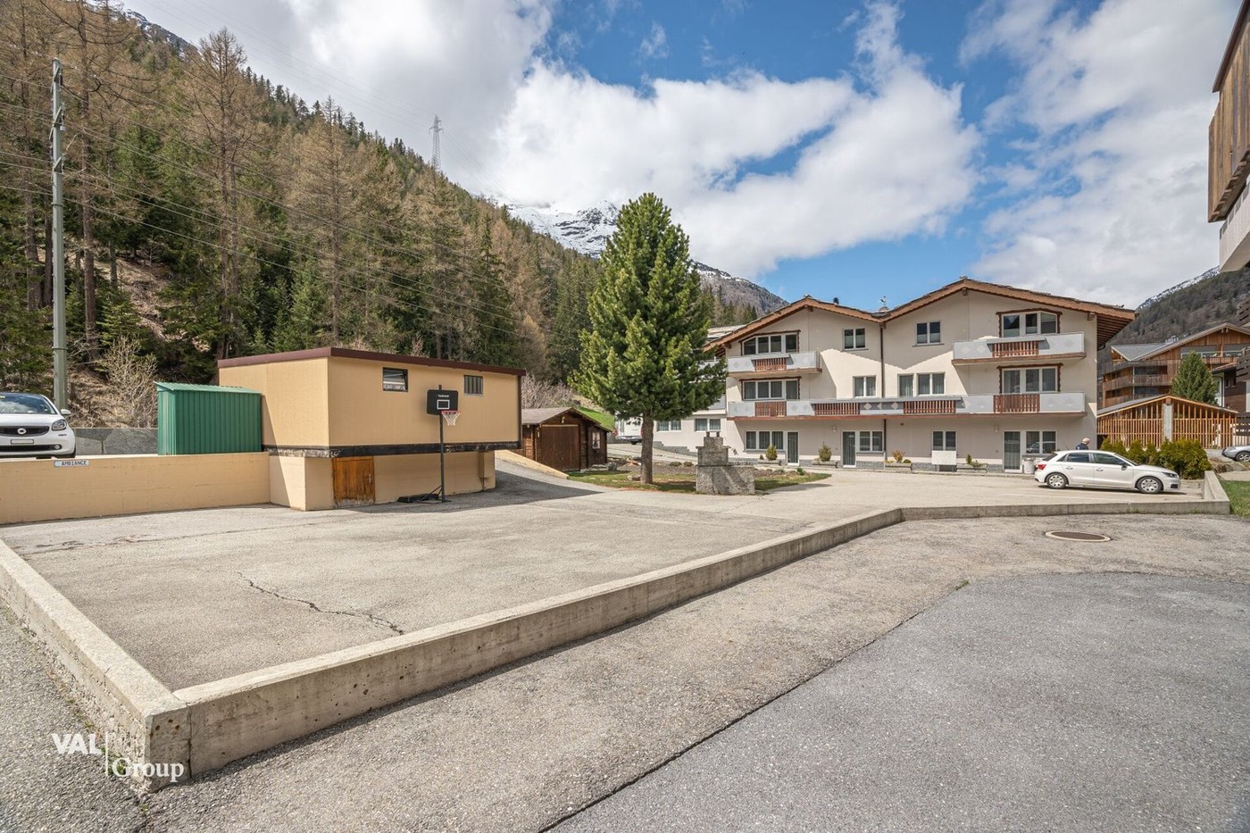 743m² building land