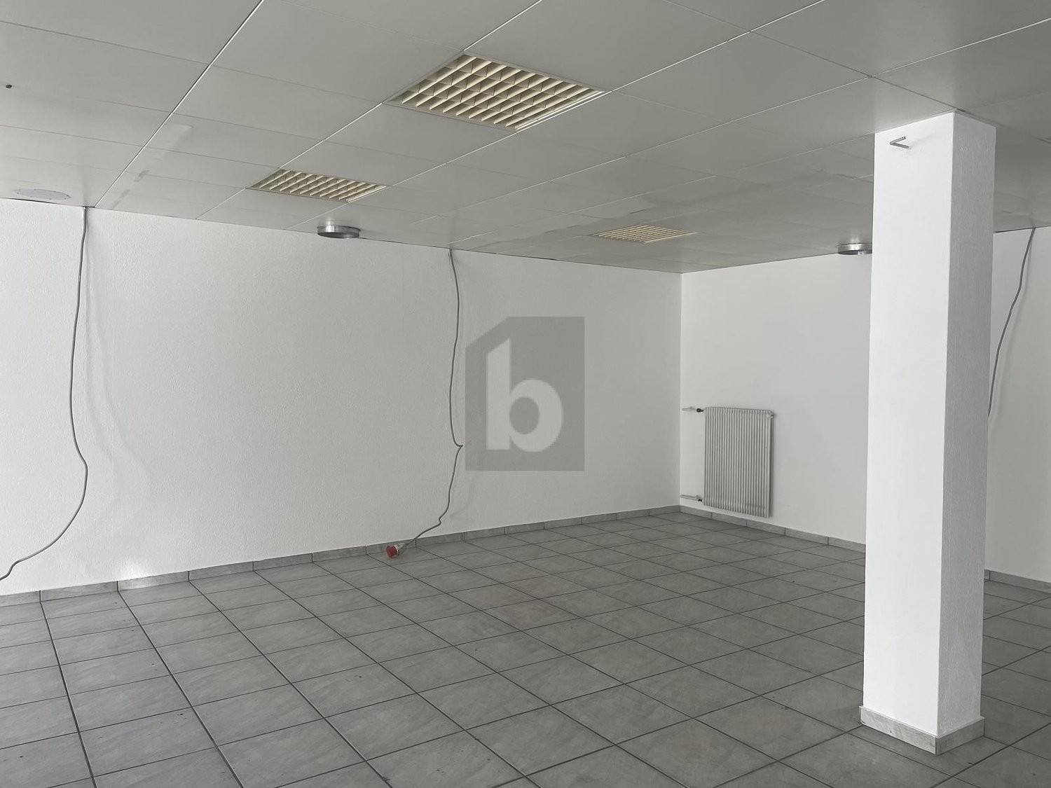 130m² shop