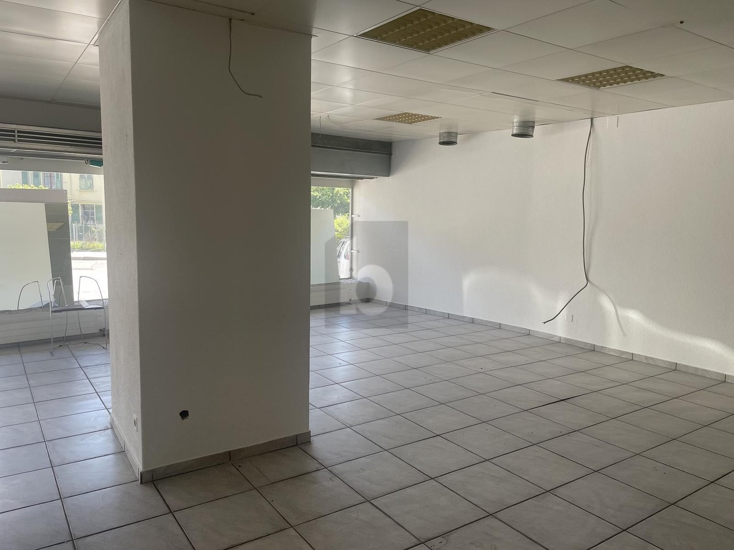 130m² shop