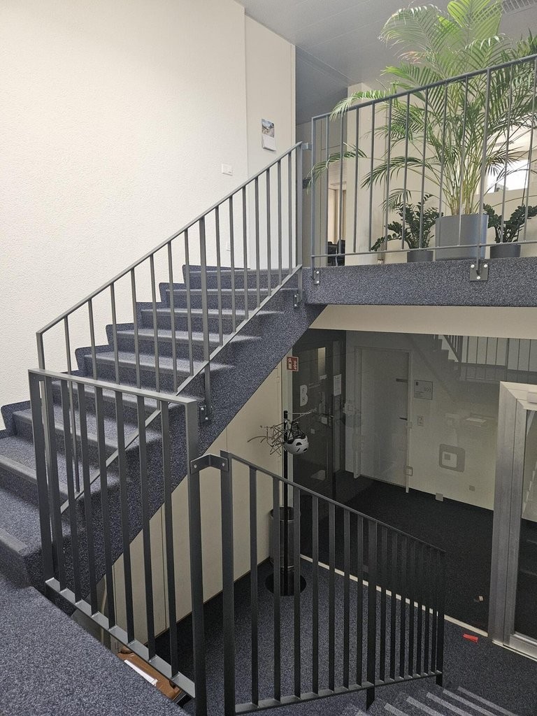 516m² office