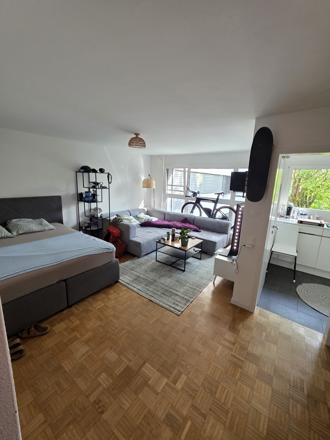 Appartement lumineux à Winterthur dans un quartier calme – disponible immédiatement

Je loue mon appartement chaleureux à Winterthur dans un quartier calme. Les grandes fenêtres assurent beaucoup de lumière naturelle et une atmosphère de vie agréable.

**L'appartement offre les avantages suivants :*