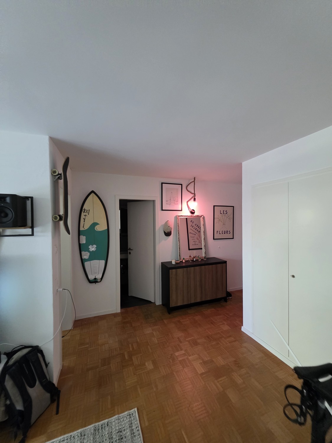 Appartement lumineux à Winterthur dans un quartier calme – disponible immédiatement

Je loue mon appartement chaleureux à Winterthur dans un quartier calme. Les grandes fenêtres assurent beaucoup de lumière naturelle et une atmosphère de vie agréable.

**L'appartement offre les avantages suivants :*