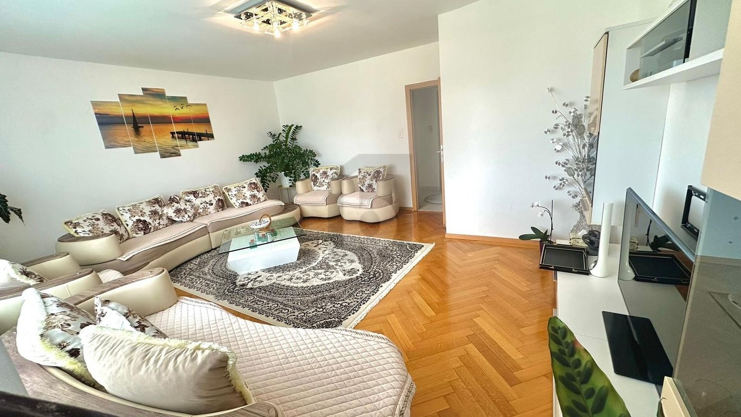 7 rooms apartment, Foto 4 von 4